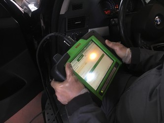 officina RC-elettrauto-diagnosi-auto-cornaredo-4.JPG